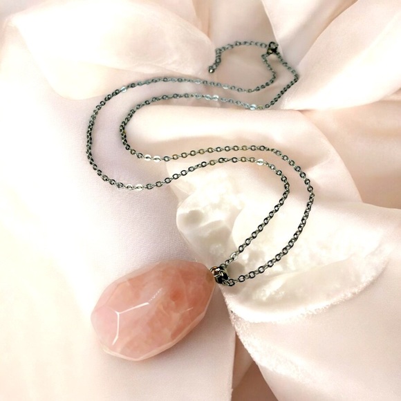 Vintage Rose Quartz Teardrop Pendant Necklace - Picture 3 of 4